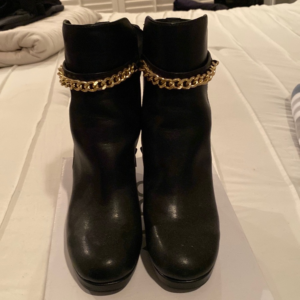 GBG Gold Chain Booties chunkie heel 7.5